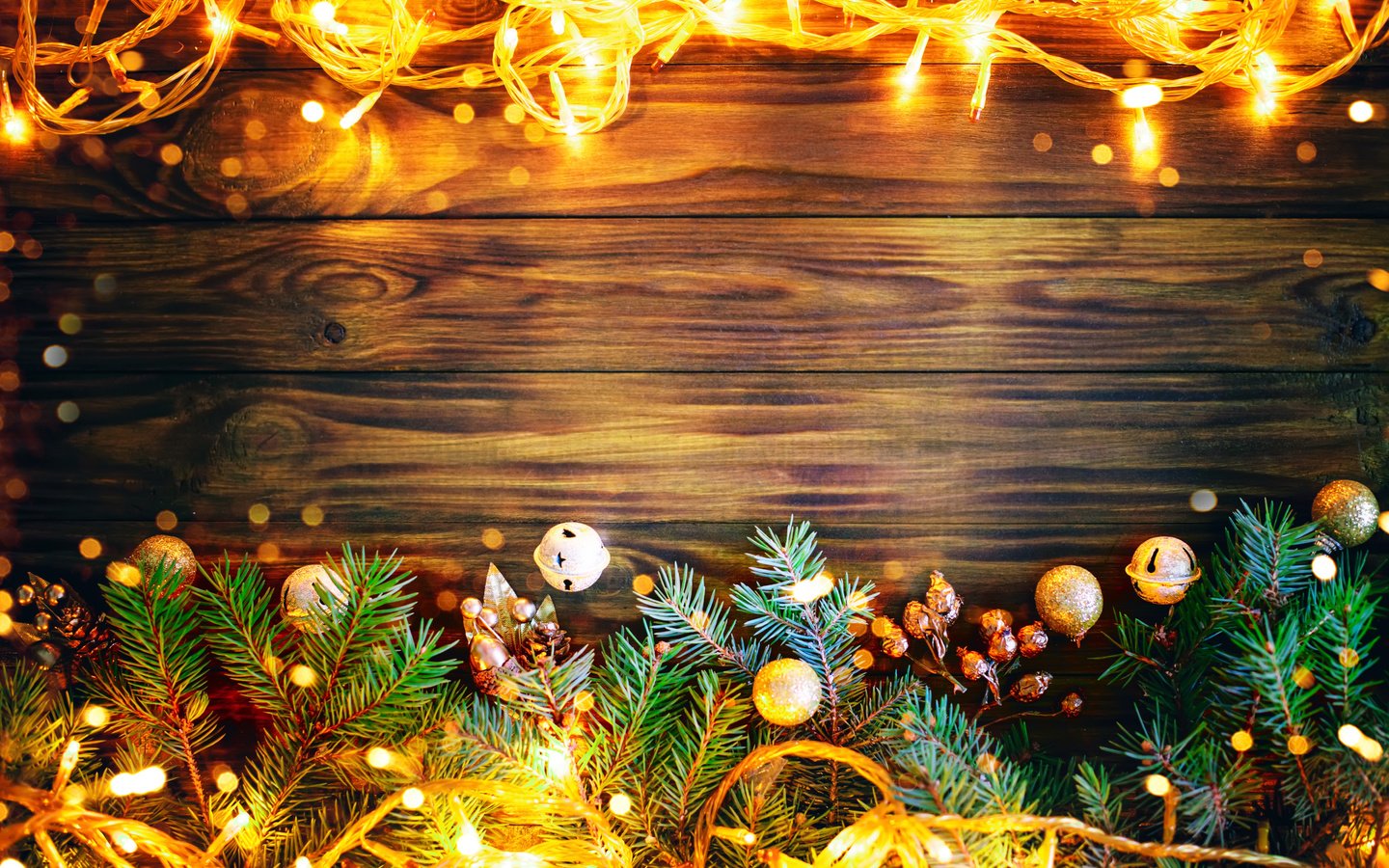 Обои новый год, рождество, огоньки, гирлянда, новогодние украшения, декор, еловые веточки, new year, christmas, lights, garland, christmas decorations, decor разрешение 5340x3560 Загрузить