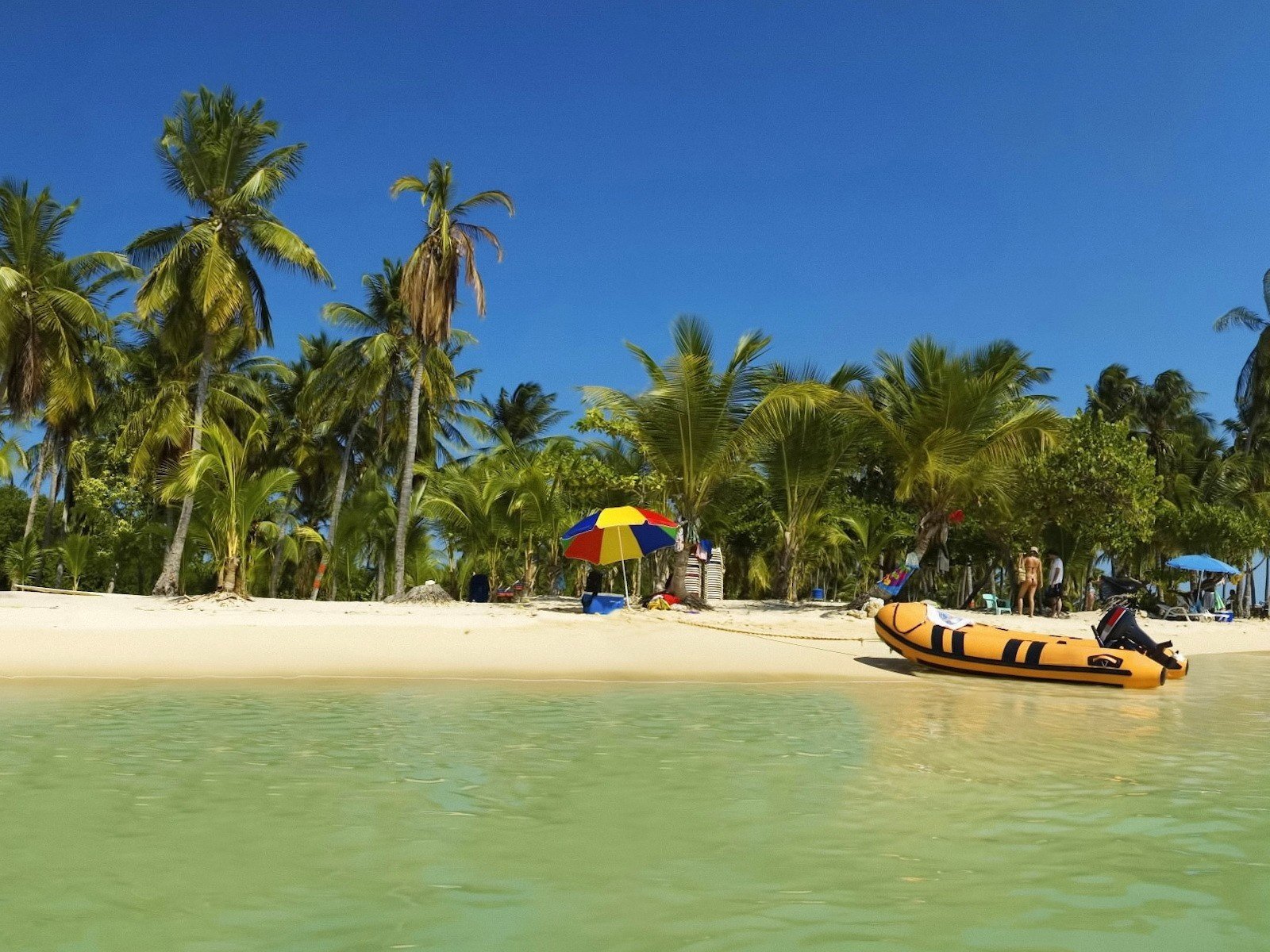 Обои лодка, пальмы, тропики, отпуск, boat, palm trees, tropics, vacation разрешение 3200x1200 Загрузить