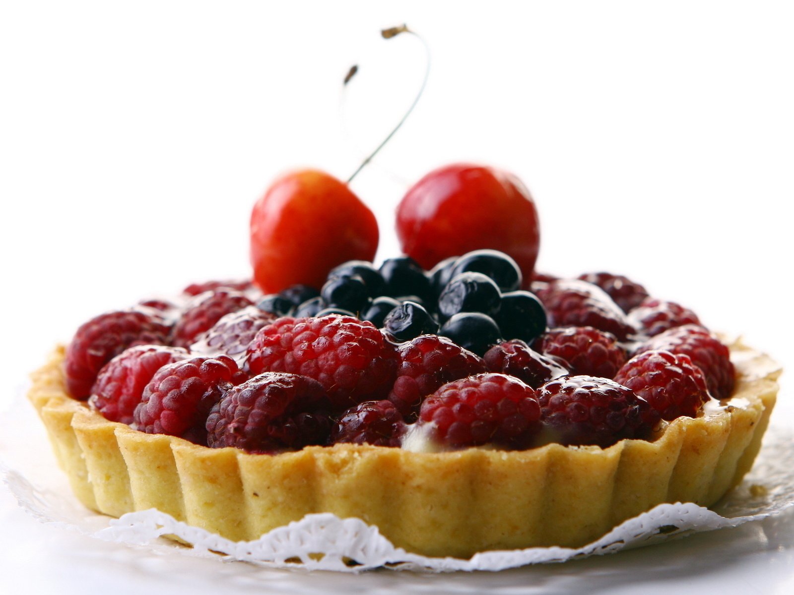 Обои малина, еда, ягоды, черника, сладкое, десерт, пирог, raspberry, food, berries, blueberries, sweet, dessert, pie разрешение 1920x1200 Загрузить