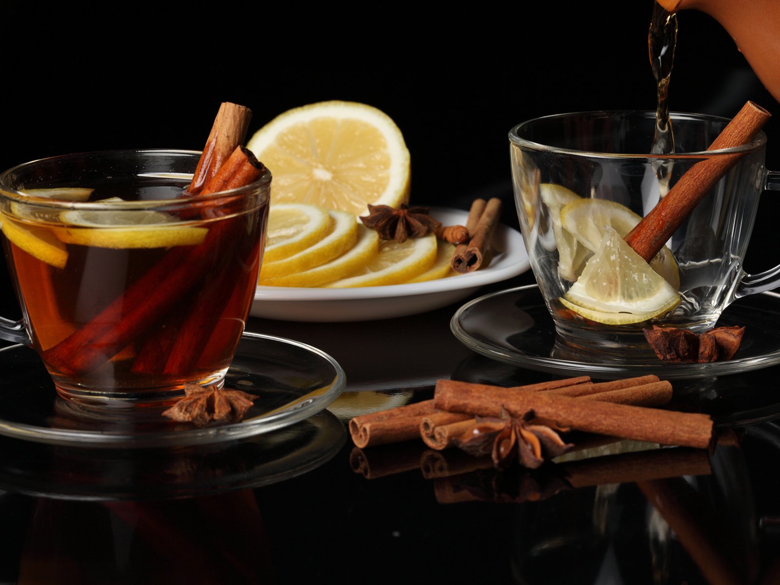 Обои корица, лимон, чай, чайник, чашки, бадьян, cinnamon, lemon, tea, kettle, cup, star anise разрешение 2560x1600 Загрузить