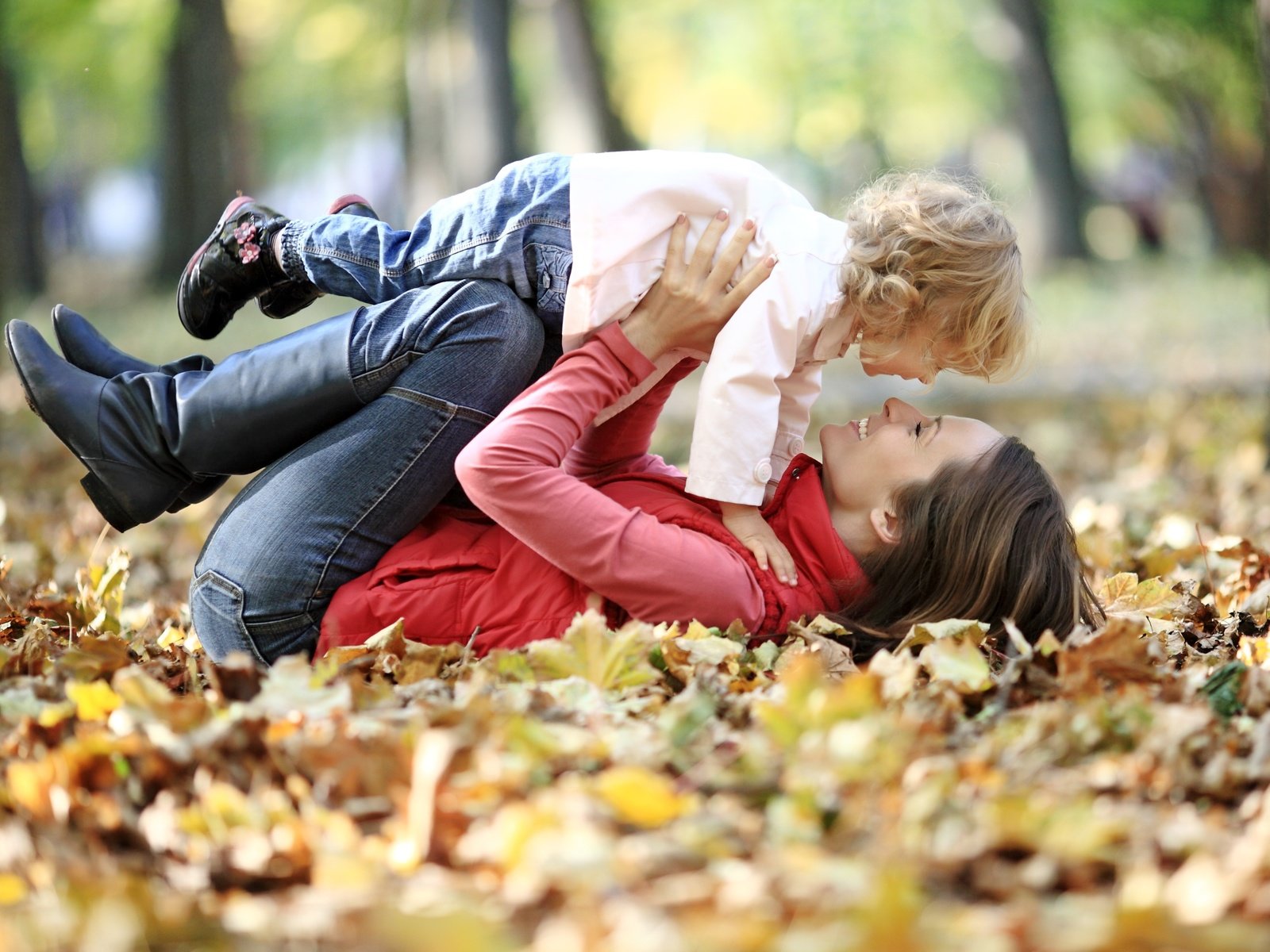 Обои настроение, осень, счастье, мама, сын, mood, autumn, happiness, mom, son разрешение 3593x2912 Загрузить