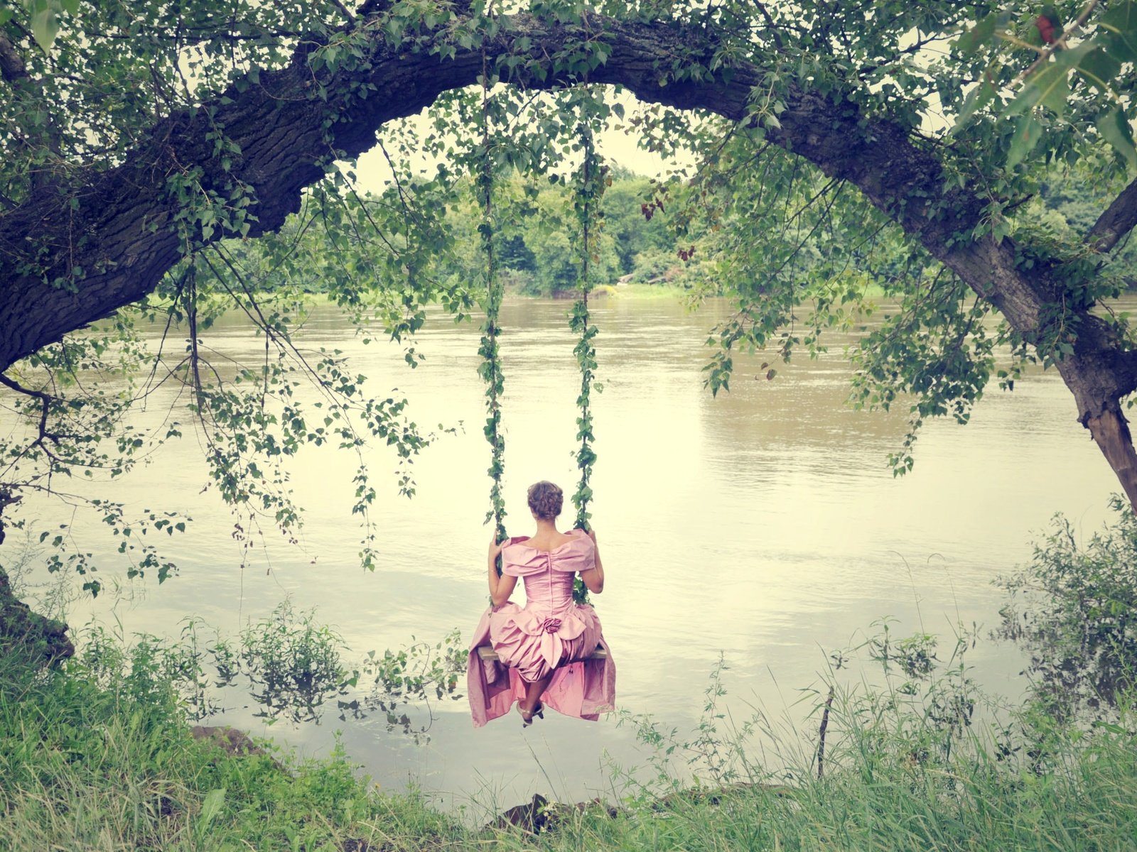 Обои река, природа, девушка, настроение, платье, качели, river, nature, girl, mood, dress, swing разрешение 2902x1928 Загрузить