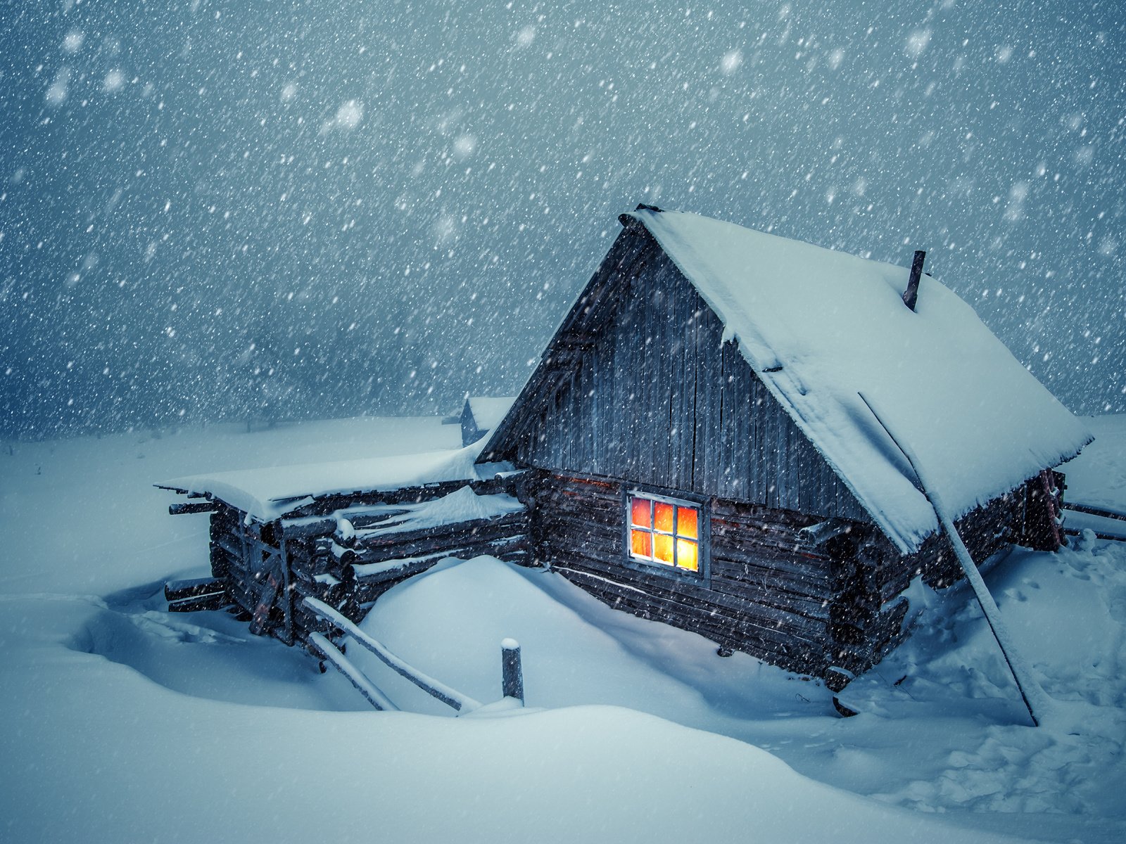Обои свет, снег, природа, зима, дом, домик, окно, light, snow, nature, winter, house, window разрешение 3840x2400 Загрузить