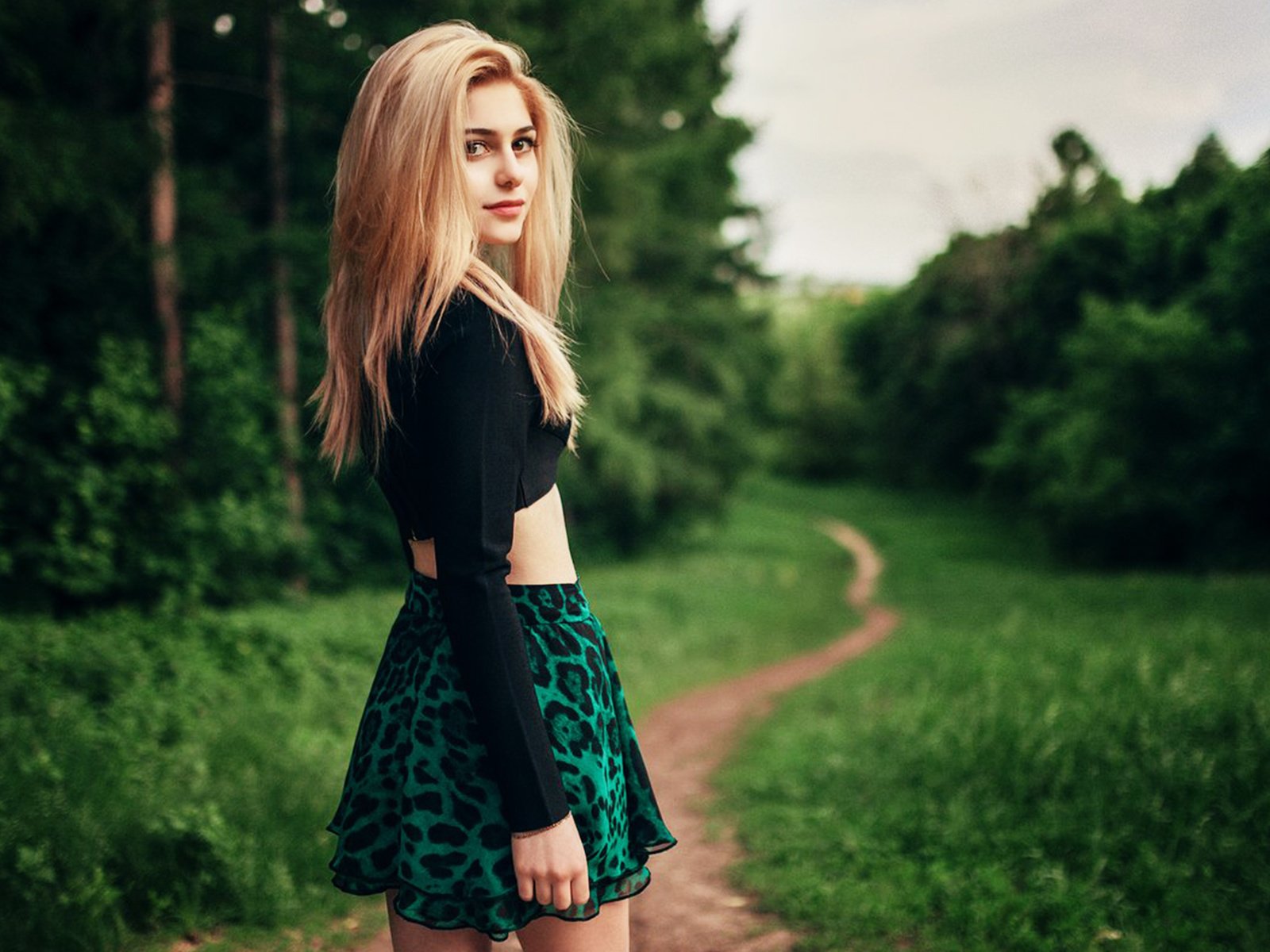 Обои природа, девушка, платье, блондинка, галина ровер, nature, girl, dress, blonde, galina rover разрешение 2880x1800 Загрузить