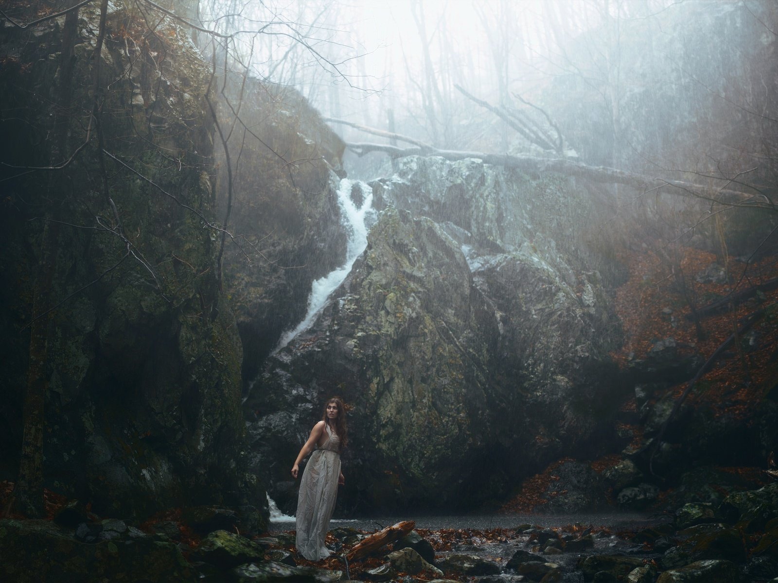 Обои камни, девушка, дождь, decay, aleah michele, black woods, and cold winds, stones, girl, rain разрешение 2048x1382 Загрузить