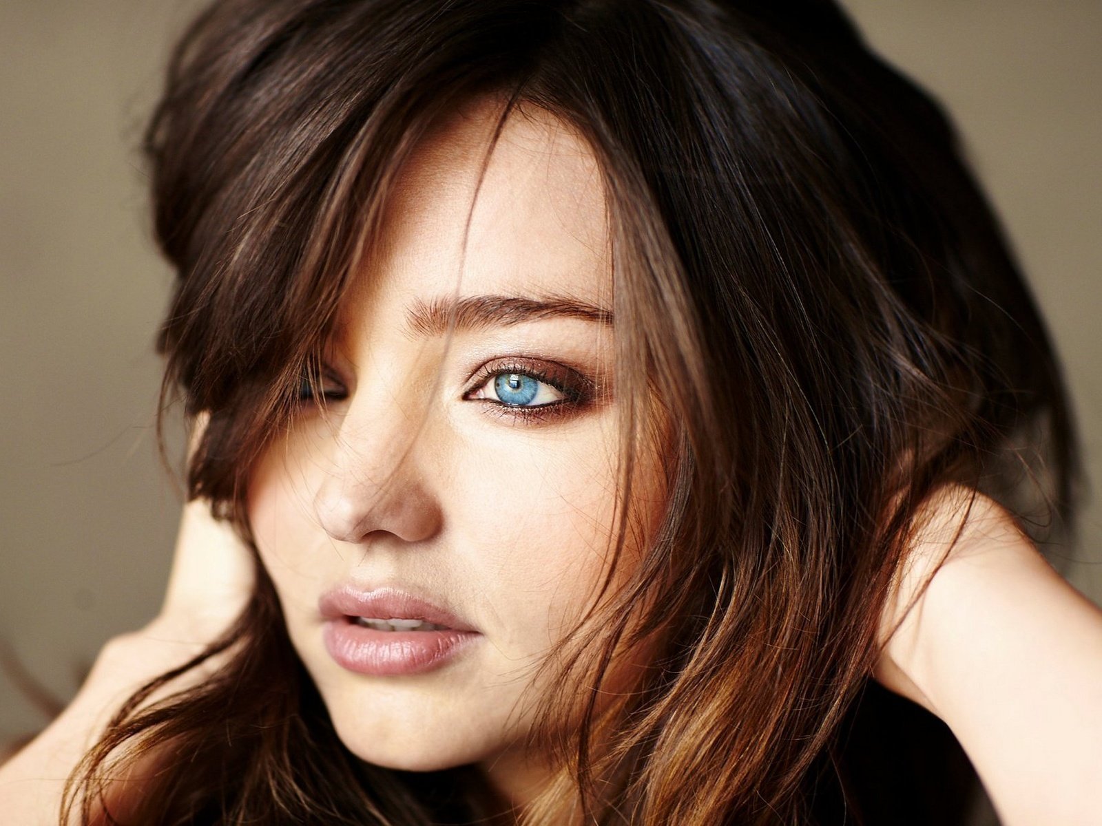 Обои девушка, взгляд, волосы, лицо, миранда керр, girl, look, hair, face, miranda kerr разрешение 2048x1397 Загрузить