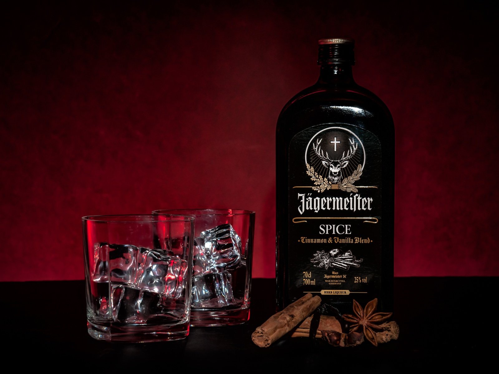 Обои корица, стол, стаканы, бутылка, алкоголь, ликер, jägermeister, cinnamon, table, glasses, bottle, alcohol, liqueur разрешение 4288x2848 Загрузить