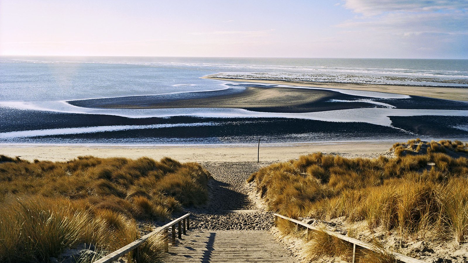 Обои природа, нидерланды, волны, лестница, пейзаж, море, песок, пляж, горизонт, nature, netherlands, wave, ladder, landscape, sea, sand, beach, horizon разрешение 1920x1200 Загрузить