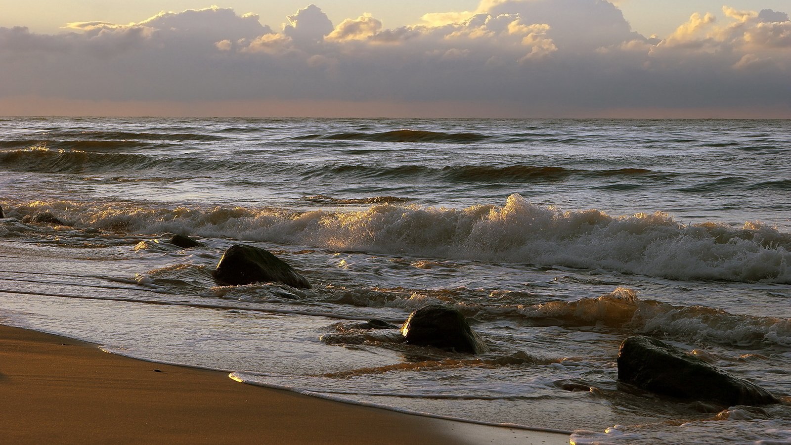 Обои небо, вода, камни, волны, закат, горизонт, брызги, прибой, the sky, water, stones, wave, sunset, horizon, squirt, surf разрешение 1920x1200 Загрузить