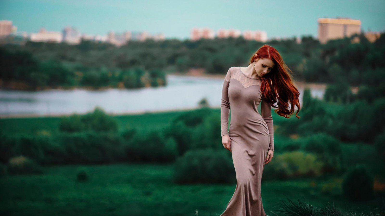 Обои природа, девушка, настроение, платье, рыжая, фигура, боке, nature, girl, mood, dress, red, figure, bokeh разрешение 1920x1200 Загрузить