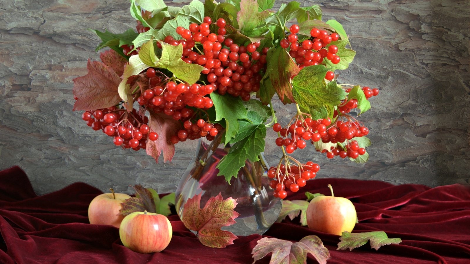Обои фрукты, яблоки, осень, ягоды, натюрморт, калина, fruit, apples, autumn, berries, still life, kalina разрешение 2100x1380 Загрузить