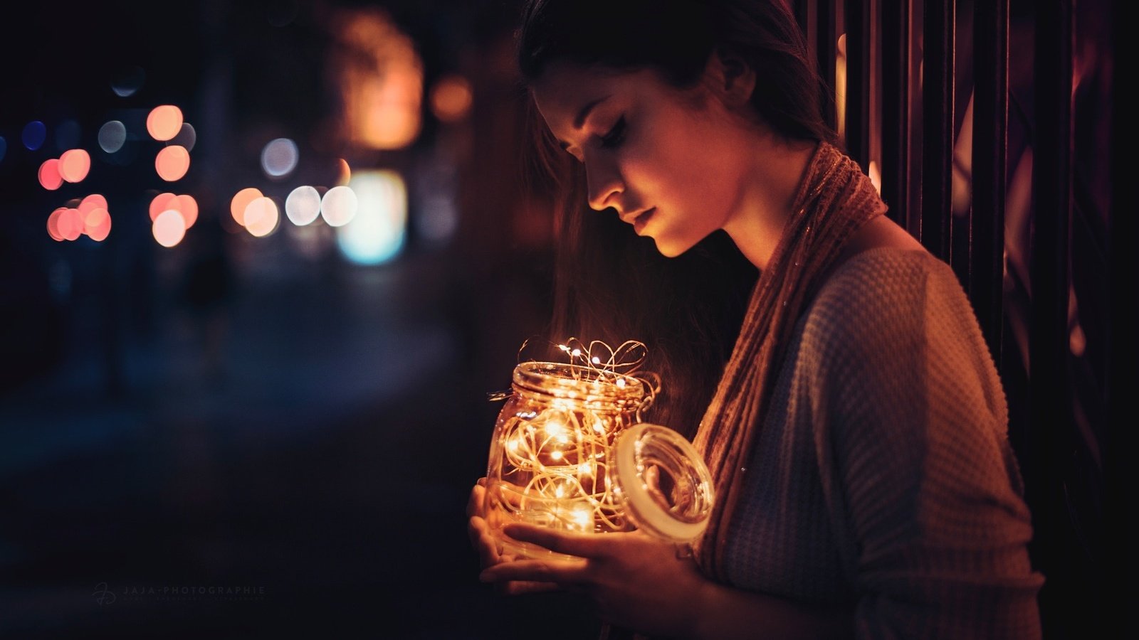 Обои свет, ночь, огни, девушка, гирлянда, банка, боке, light, night, lights, girl, garland, bank, bokeh разрешение 2048x1367 Загрузить