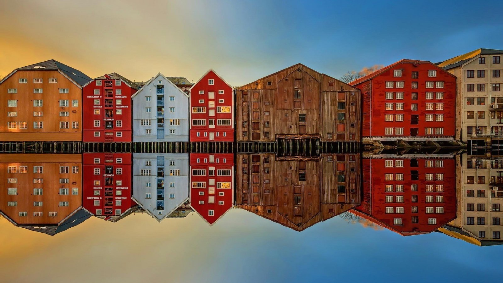 Обои отражение, город, дома, норвегия, тронхейм, reflection, the city, home, norway, trondheim разрешение 1920x1080 Загрузить