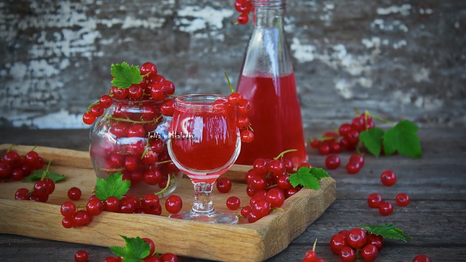 Обои напиток, ягода, красная смородина, смородина, сок, drink, berry, red currant, currants, juice разрешение 2048x1365 Загрузить