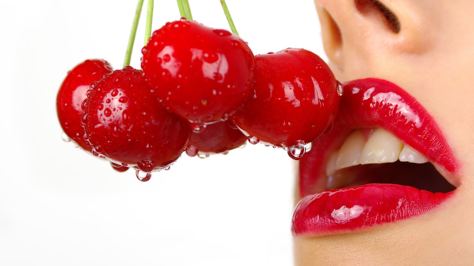 Обои девушка, капли, губы, ягоды, белый фон, вишня, помада, girl, drops, lips, berries, white background, cherry, lipstick разрешение 4000x2678 Загрузить