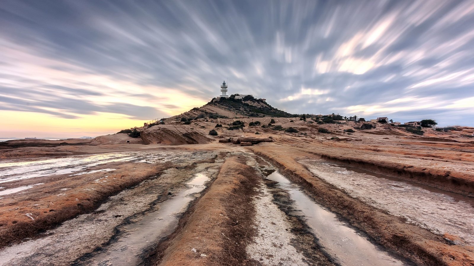 Обои небо, облака, берег, море, маяк, the sky, clouds, shore, sea, lighthouse разрешение 2048x1365 Загрузить