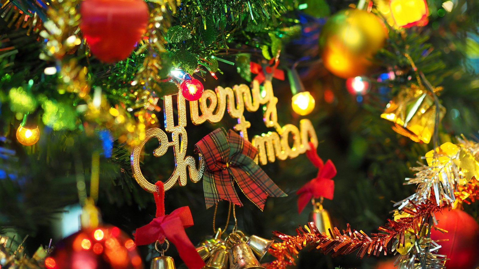 Обои новый год, елка, рождество, елочные украшения, new year, tree, christmas, christmas decorations разрешение 3840x2400 Загрузить