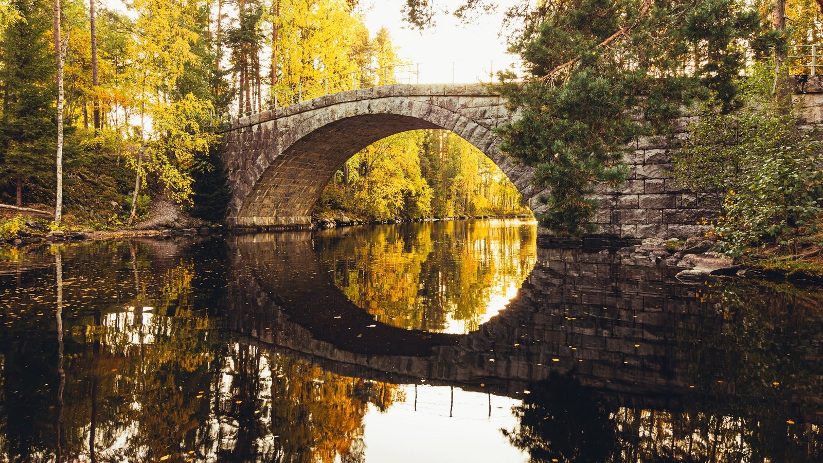 Обои деревья, река, отражение, мост, осень, каменный мост, trees, river, reflection, bridge, autumn, stone bridge разрешение 3840x2160 Загрузить