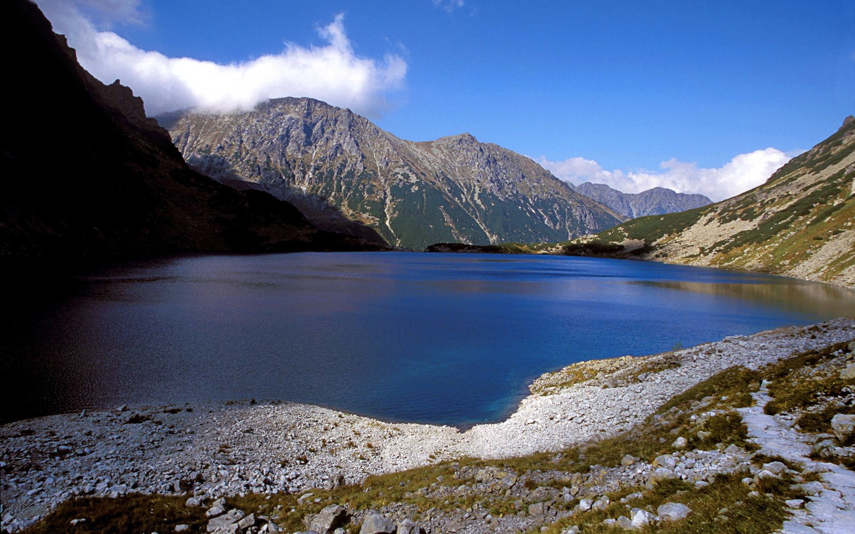 Обои озеро, горы, камни, польша, lake, mountains, stones, poland разрешение 1920x1200 Загрузить