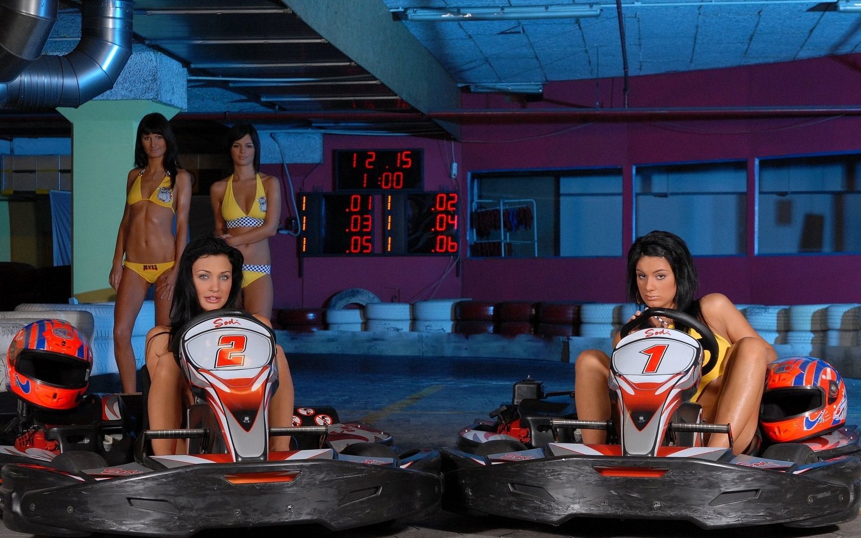Обои девушки, картинг, girls, karting разрешение 1920x1440 Загрузить