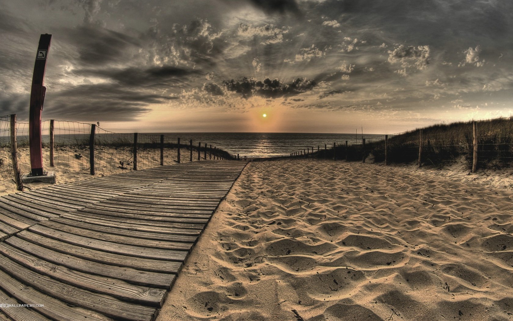 Обои облака, солнце, берег, песок, дорожка, пляж, clouds, the sun, shore, sand, track, beach разрешение 1920x1080 Загрузить