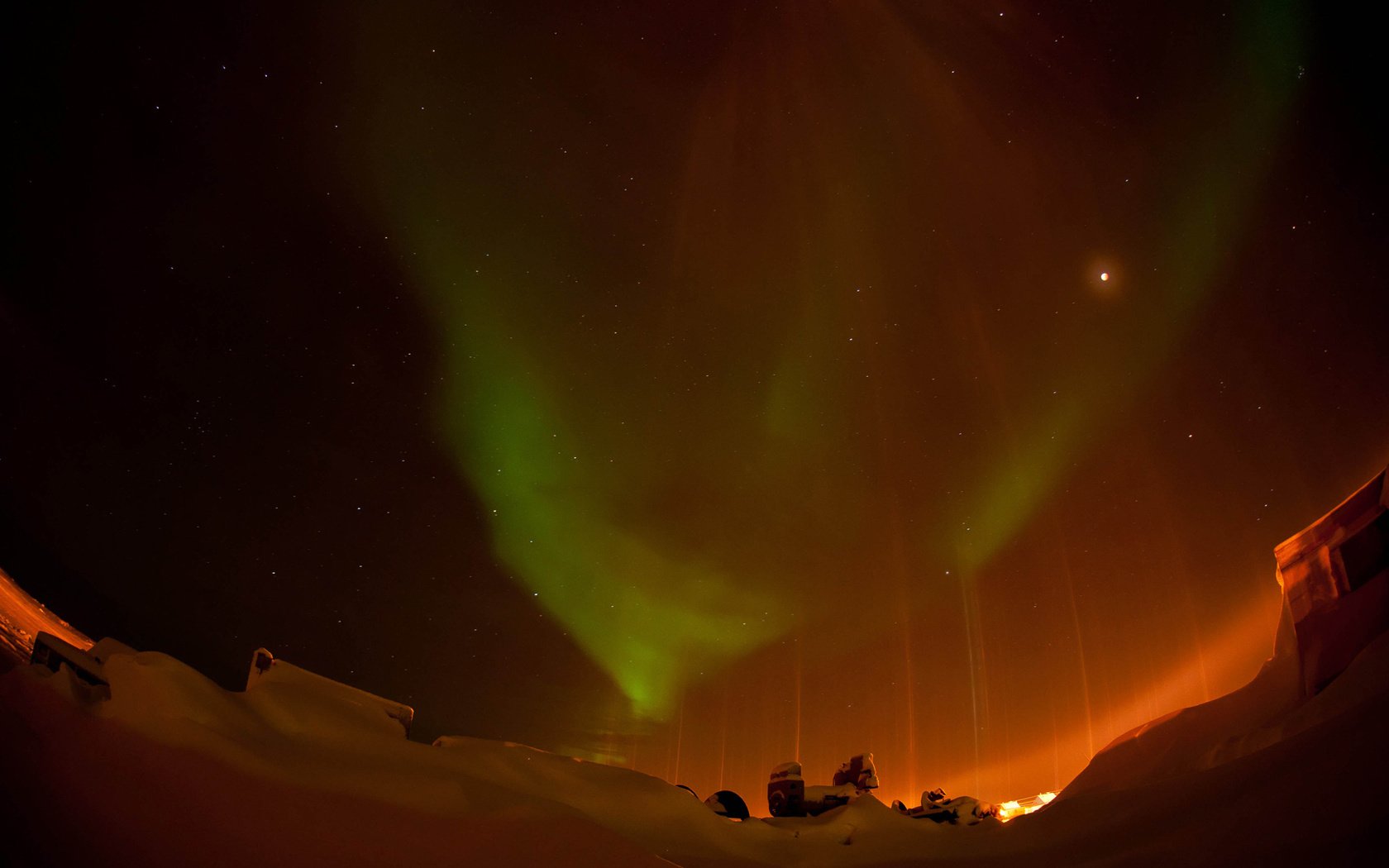 Обои небо, свет, ночь, звезды, луна, северное сияние, the sky, light, night, stars, the moon, northern lights разрешение 1920x1200 Загрузить