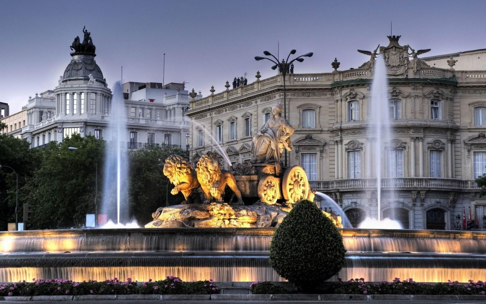 Обои вечер, фонтан, сумерки, испания, фонтан сибелес, мадрид, the evening, fountain, twilight, spain, cibeles fountain, madrid разрешение 2560x1600 Загрузить