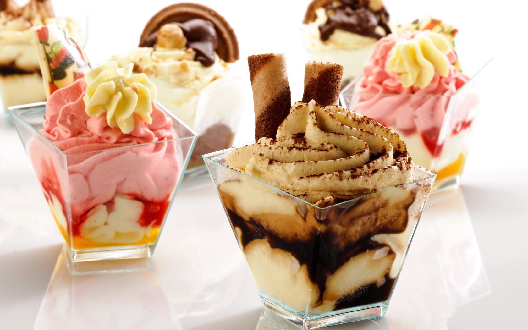 Обои мороженое, сладкое, десерт, шоколадное, клубничное, ice cream, sweet, dessert, chocolate, strawberry разрешение 3200x2125 Загрузить