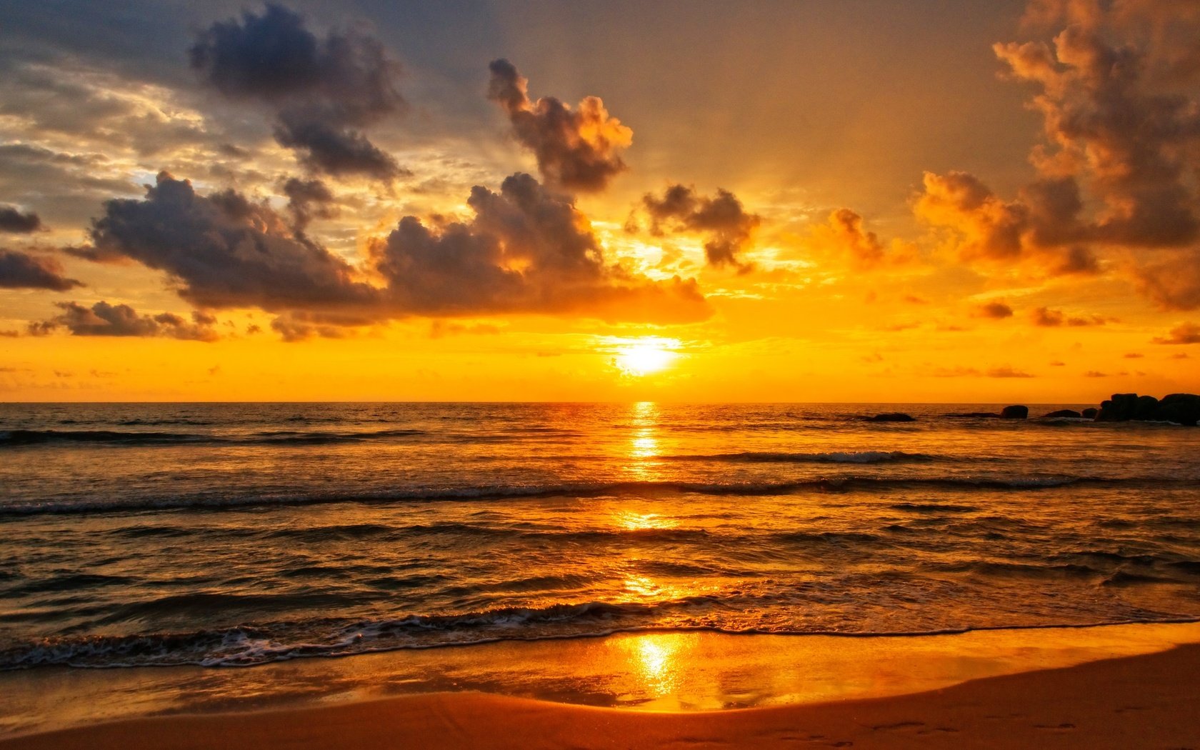 Обои облака, закат, отражение, пляж, волна, зеркало, оранжевое небо, clouds, sunset, reflection, beach, wave, mirror, orange sky разрешение 2048x1367 Загрузить