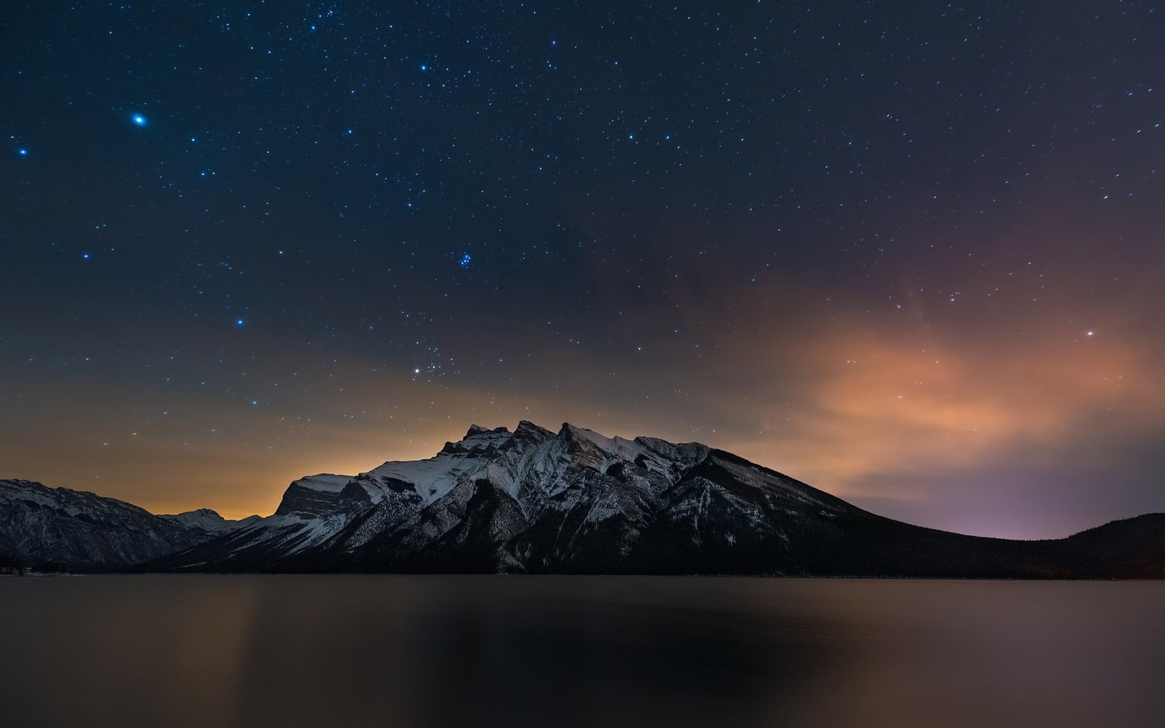 Обои небо, свет, озеро, горы, отражение, звезды, зеркало, the sky, light, lake, mountains, reflection, stars, mirror разрешение 1920x1200 Загрузить