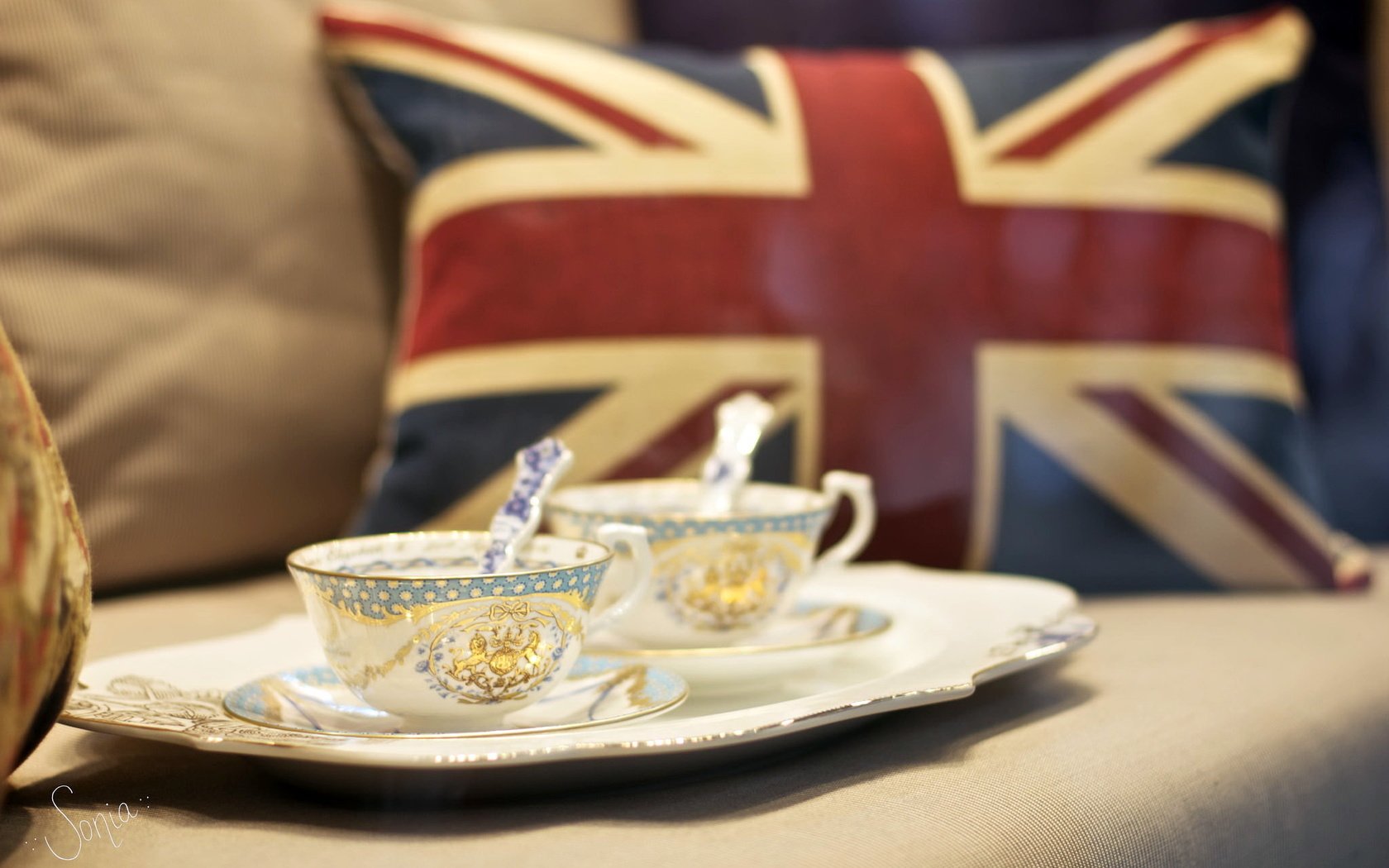 Обои подушки, англия, блюдце, чай, чаепитие, чашки, ложки, brexit, pillow, england, saucer, tea, the tea party, cup, spoon разрешение 2048x1365 Загрузить