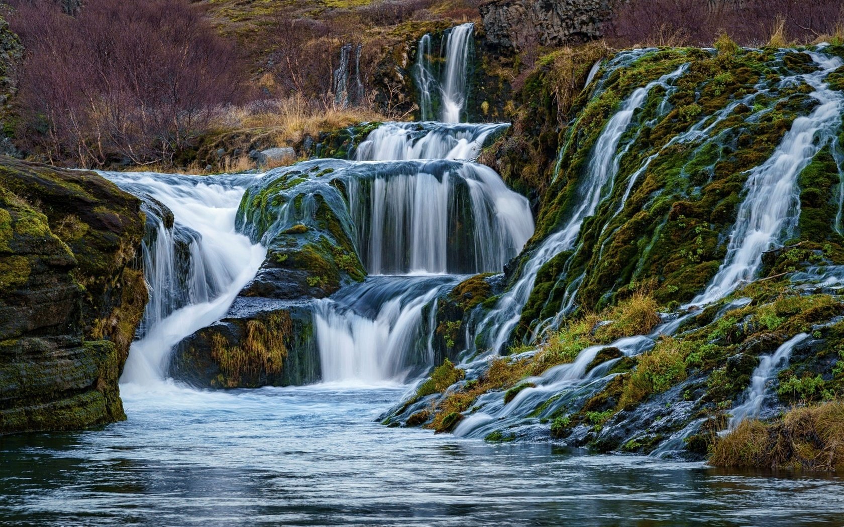 Обои природа, водопад, долина, исландия, hraunfossar, хрёйнфоссар, водопад хрейнфоссар, nature, waterfall, valley, iceland разрешение 2048x1152 Загрузить