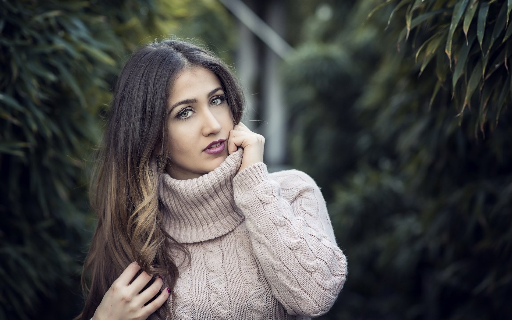 Обои девушка, взгляд, модель, волосы, свитер, lorena veas, girl, look, model, hair, sweater разрешение 2048x1367 Загрузить