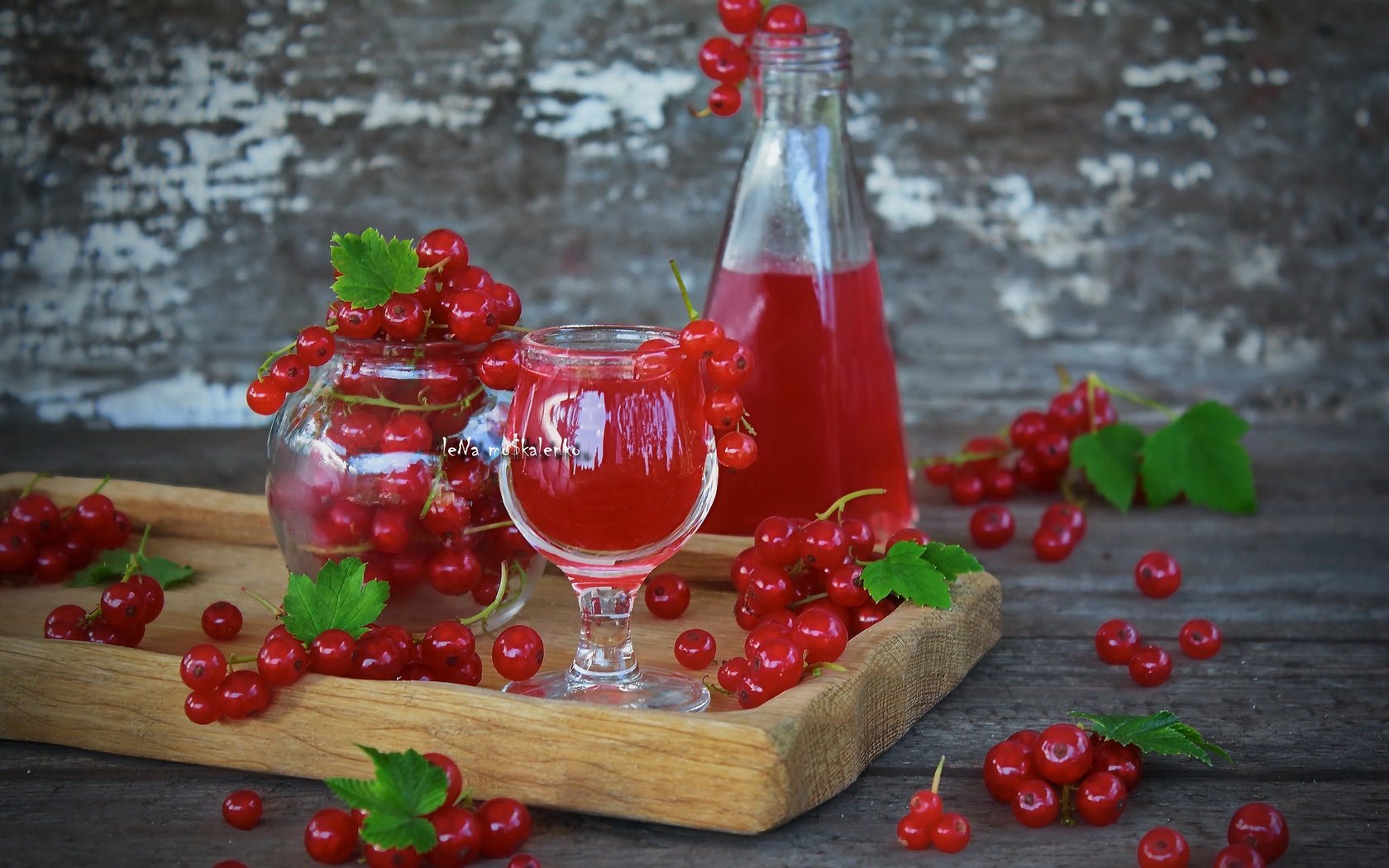 Обои напиток, ягода, красная смородина, смородина, сок, drink, berry, red currant, currants, juice разрешение 2048x1365 Загрузить