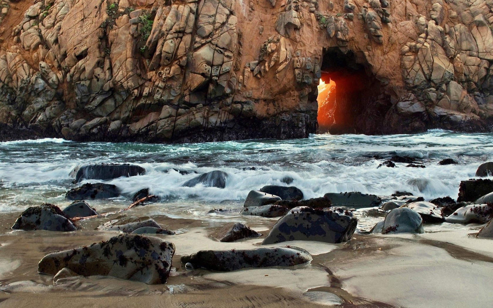 Обои свет, калифорния, камни, проем, берег, pfeiffer state beach, волны, море, скала, сша, арка, light, ca, stones, opening, shore, wave, sea, rock, usa, arch разрешение 1920x1200 Загрузить