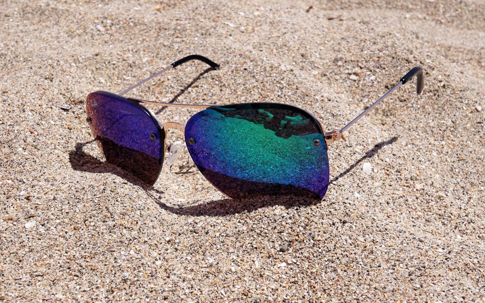 Обои песок, пляж, солнечные очки, sand, beach, sunglasses разрешение 3337x2384 Загрузить