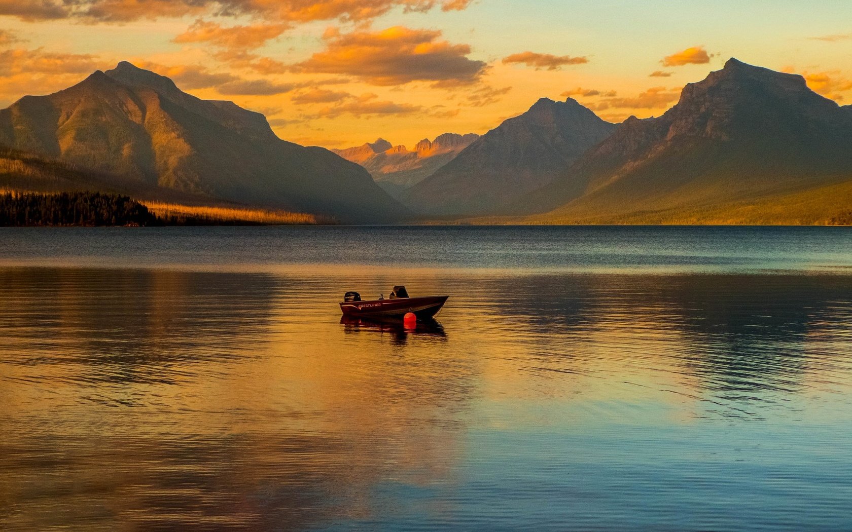 Обои озеро, горы, лодка, lake, mountains, boat разрешение 2048x1152 Загрузить