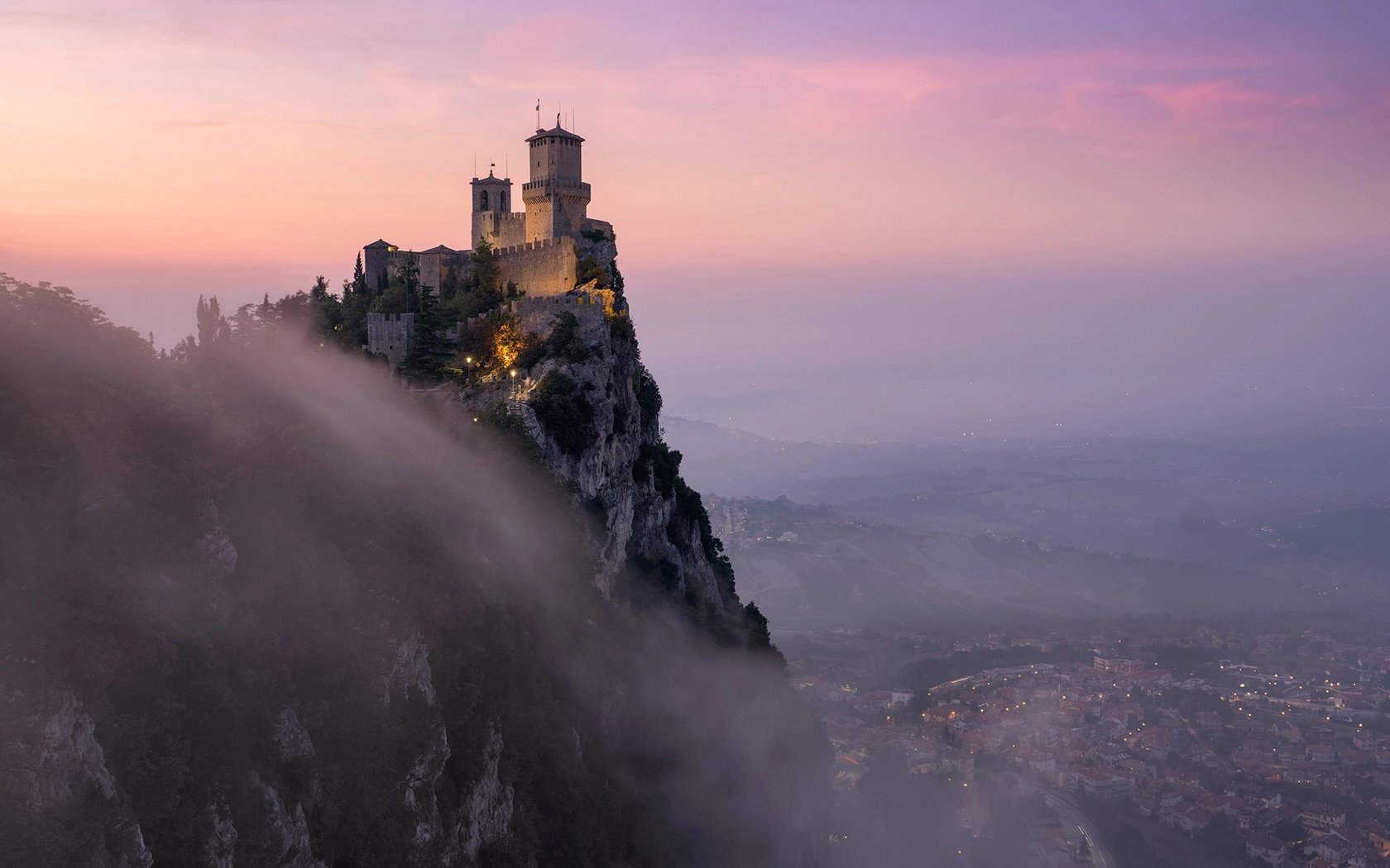 Обои утро, скала, туман, замок, на краю, morning, rock, fog, castle, on the edge разрешение 2048x1534 Загрузить