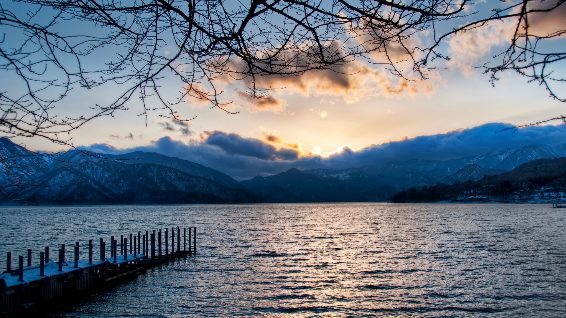 Обои облака, озеро, горы, the lake at nikko, clouds, lake, mountains разрешение 3834x2518 Загрузить