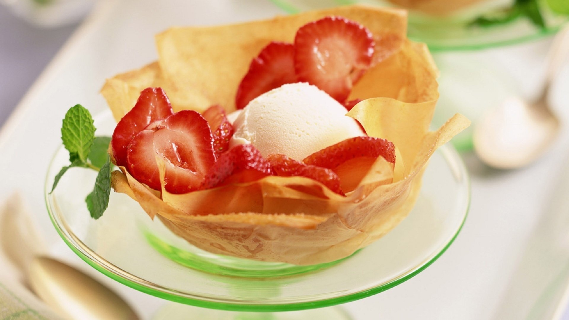Обои мороженое, клубника, десерт, ice cream, strawberry, dessert разрешение 1920x1440 Загрузить