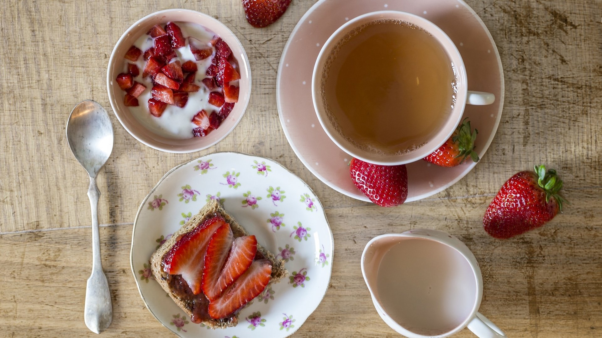 Обои клубника, чай, завтрак, strawberry, tea, breakfast разрешение 2048x1365 Загрузить