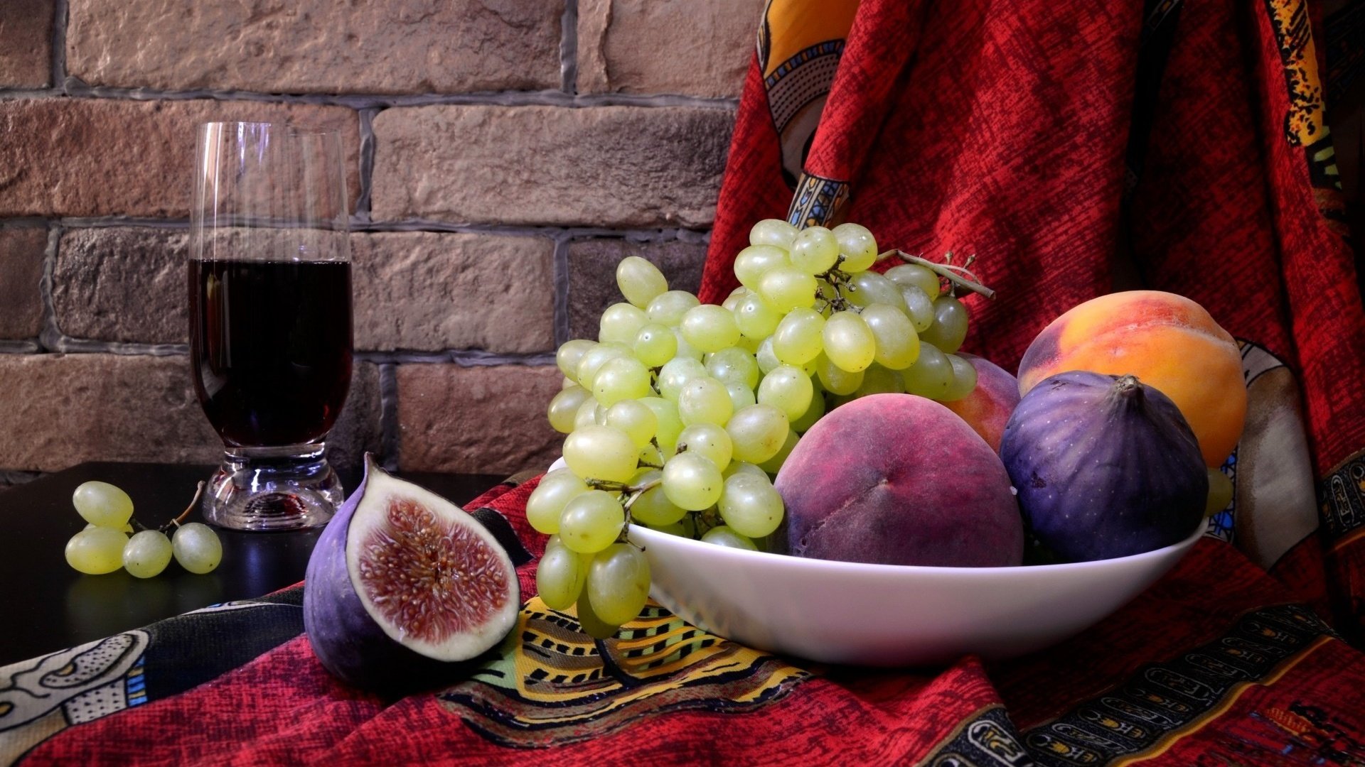 Обои виноград, фрукты, персики, тарелка, натюрморт, сок, инжир, grapes, fruit, peaches, plate, still life, juice, figs разрешение 1920x1280 Загрузить