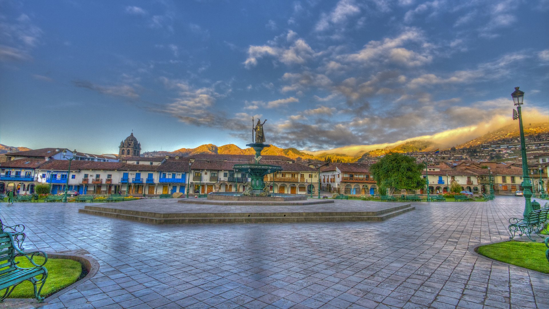 Обои небо, облака, горы, фонтан, площадь, перу, куско, the sky, clouds, mountains, fountain, area, peru, cusco разрешение 2048x1272 Загрузить