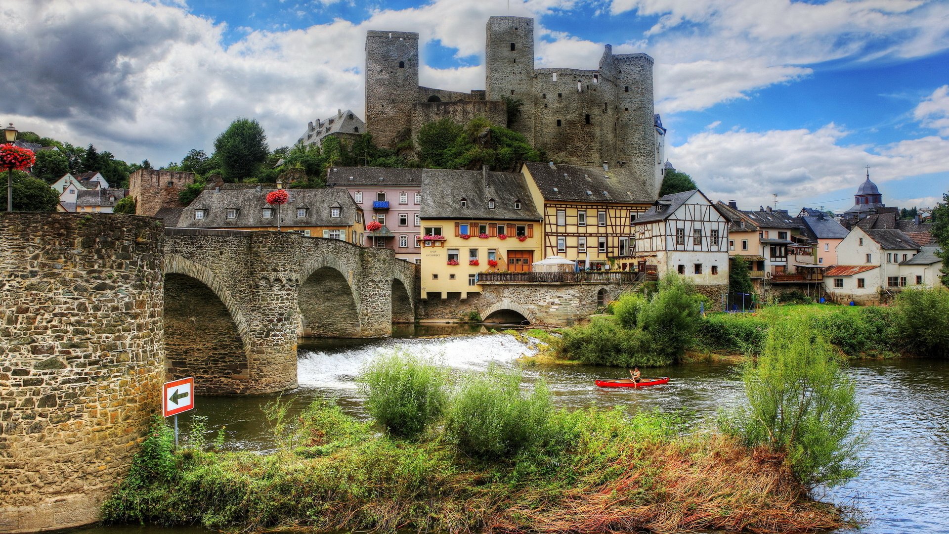 Обои река, замок, город, лодка, дома, архитектура, германия, рункель, burg runkel, river, castle, the city, boat, home, architecture, germany разрешение 2560x1440 Загрузить