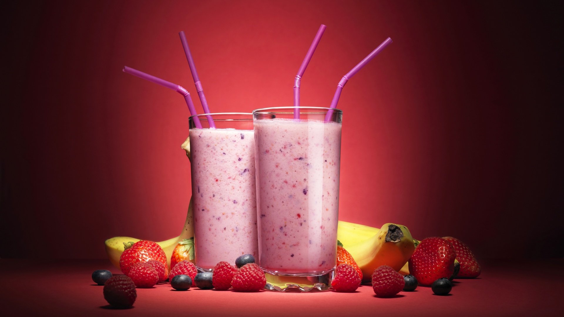 Обои фон, малина, клубника, ягоды, коктейль, банан, смузи, background, raspberry, strawberry, berries, cocktail, banana, smoothies разрешение 2880x1976 Загрузить