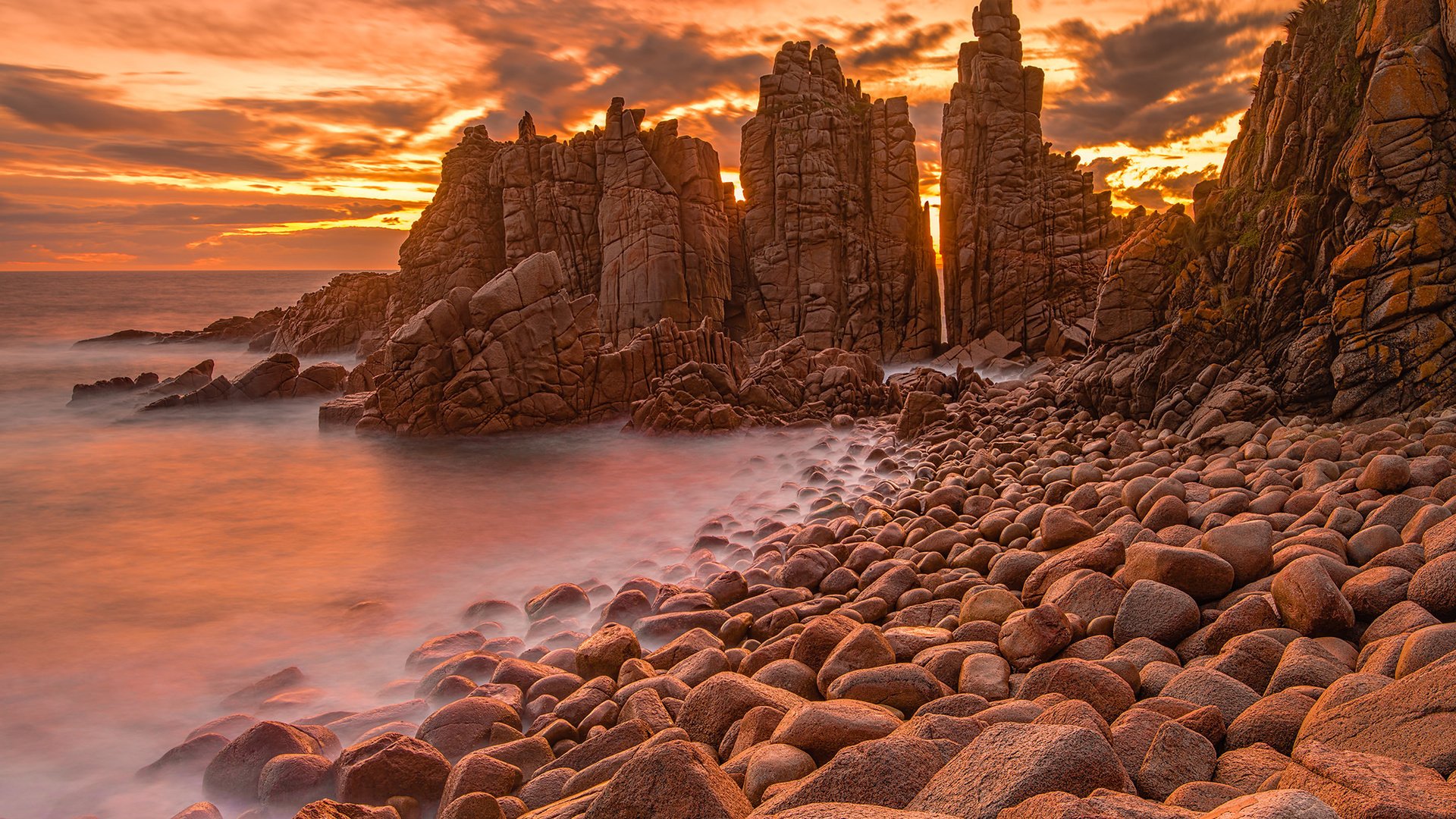 Обои скалы, камни, берег, море, австралия, зарево, мыс, вуламай, rocks, stones, shore, sea, australia, glow, cape, woolamai разрешение 2048x1536 Загрузить