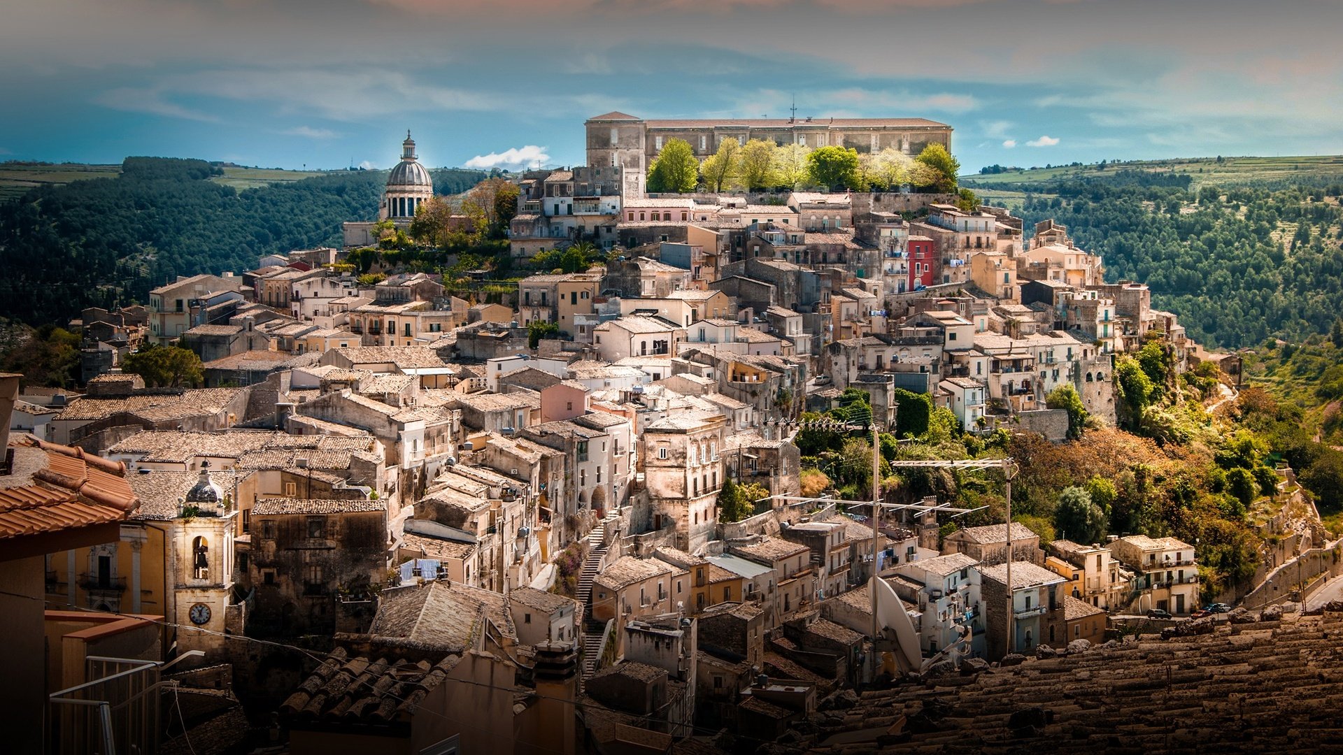 Обои город, италия, сицилия, рагуза, the city, italy, sicily, ragusa разрешение 2560x1440 Загрузить