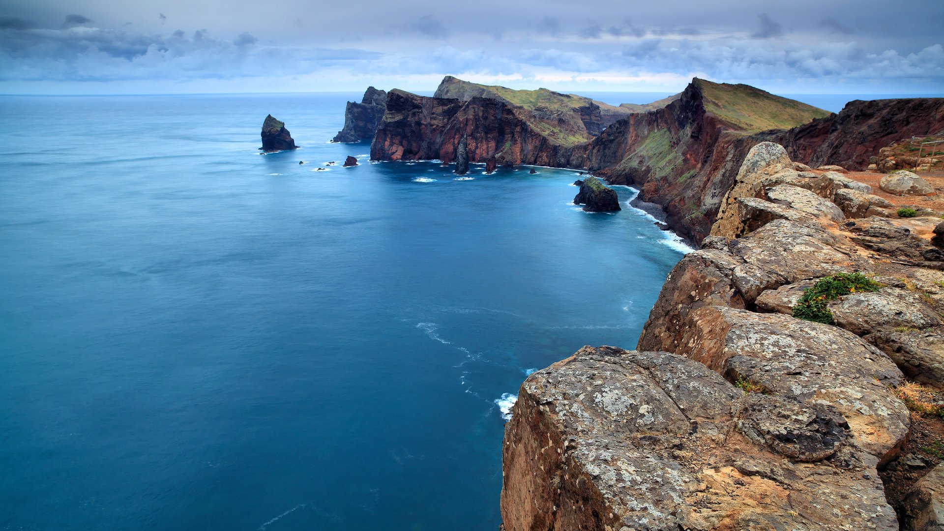 Обои скалы, пейзаж, море, побережье, залив, океан, португалия, мадейра, rocks, landscape, sea, coast, bay, the ocean, portugal, madeira разрешение 2560x1600 Загрузить