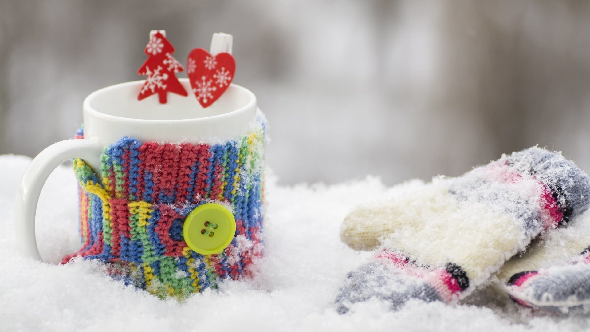 Обои снег, зима, кофе, кружка, чай, варежки, snow, winter, coffee, mug, tea, mittens разрешение 1920x1200 Загрузить