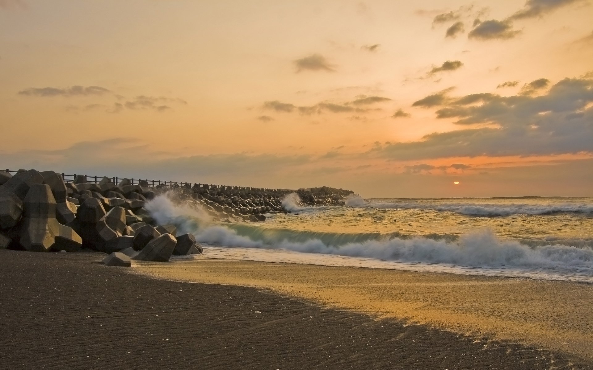 Обои солнце, берег, волны, закат, море, песок, причал, misawa, the sun, shore, wave, sunset, sea, sand, pier разрешение 2560x1600 Загрузить